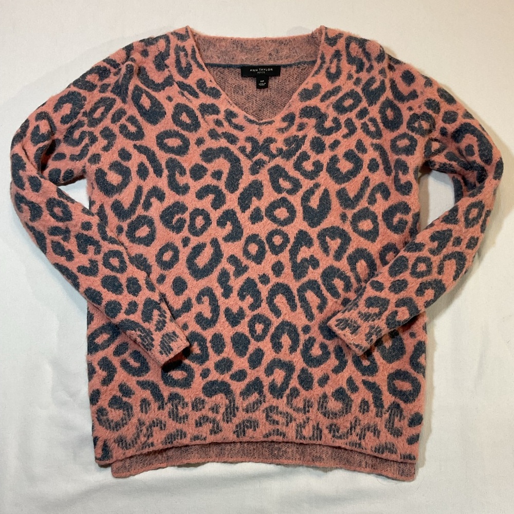 Ann Taylor Animal Print V-Neck Sweater Peach/Orange With Gray Print Size XSP